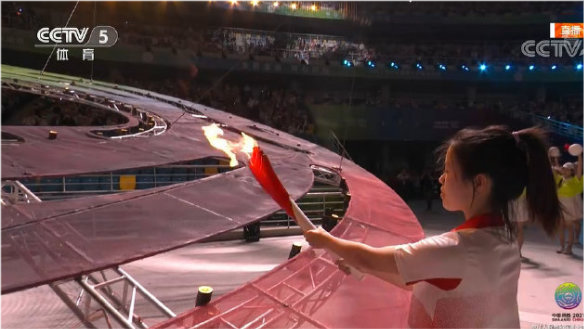 全球时尚风行|双金得主杨倩了不得!点燃全运会主火炬比巨星有范,马龙苏炳添帅气登场
