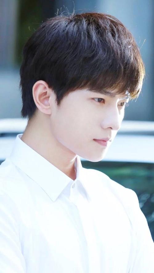 Ala的陪伴|杨洋不愧是军艺校草，颜值绝绝子，身材和气质也是独领风姿