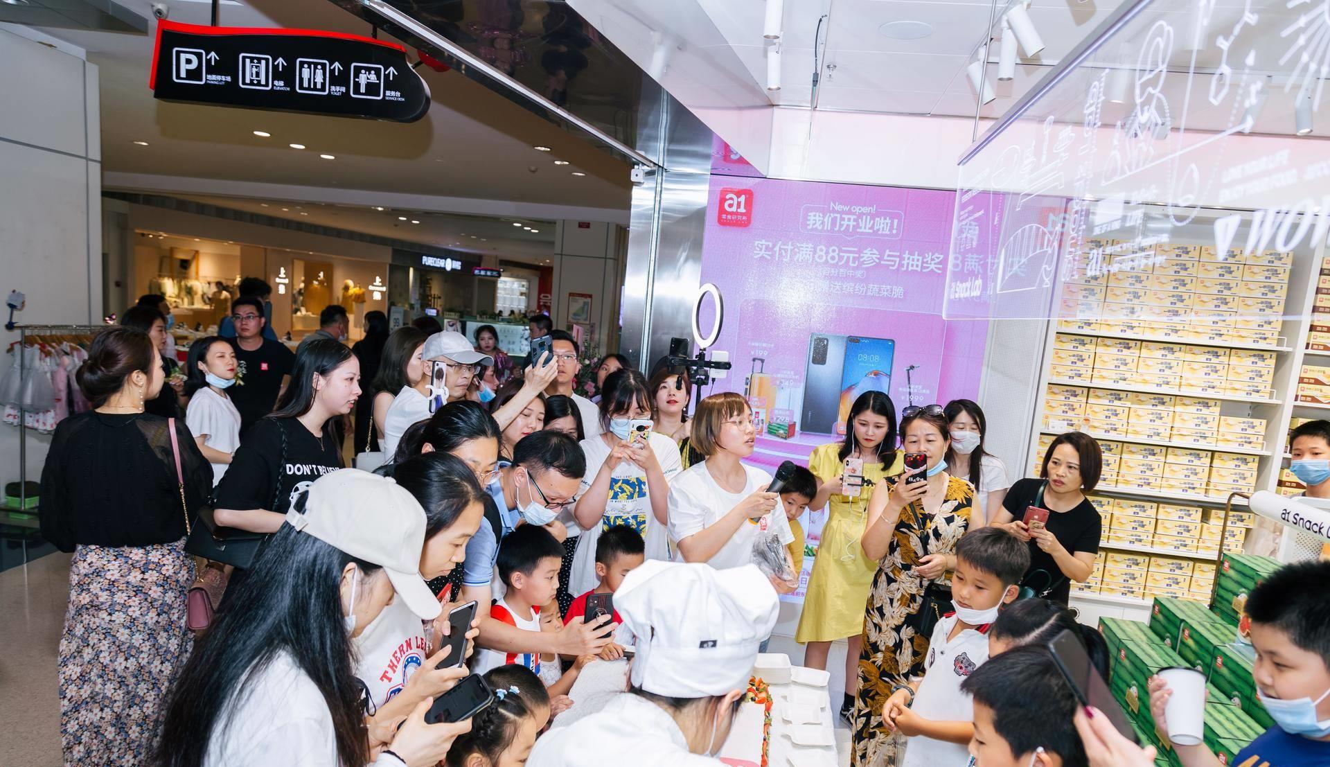 陈姐叨叨叨|全网卖出2500万包，估值10亿美元，中国零食市场又出现新“网红”