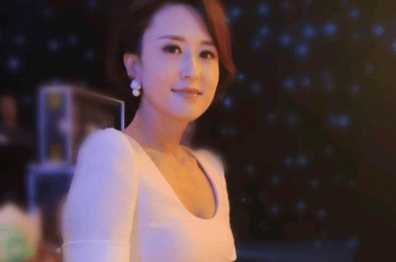 央视|她是央视“台花”，嫁给比自己大20岁丈夫，现如今她怎么样了