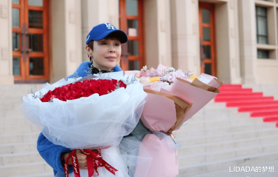 岳秀清|著名演员岳秀清：嫁吴刚30年生一明星儿子，把他宠成小公主