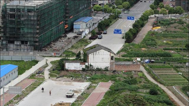 秋天的大冬天 广东一钉子户“美梦破碎”，索赔上亿元，结果把开发商拖垮