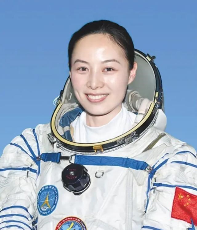 清浅微笑的我|“中国最美女航天员”素颜照罕见曝光！