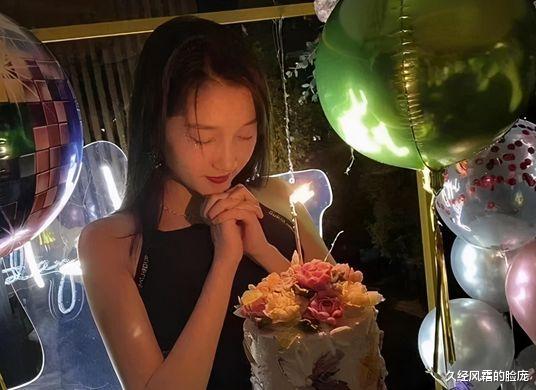 久经风霜的脸庞|闺蜜和关晓彤合照只修自己,把晓彤p成二百斤,脸都变形了