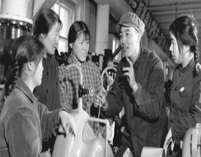 谭旭鑫爱 800两黄金被盗,19年后抓获归案,没想到是侦破案件的总指挥