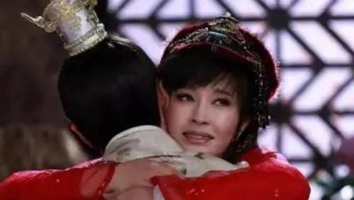 整容|脸成发面团，下巴能犁地？中老年女明星整容后遗症才是“重灾区”