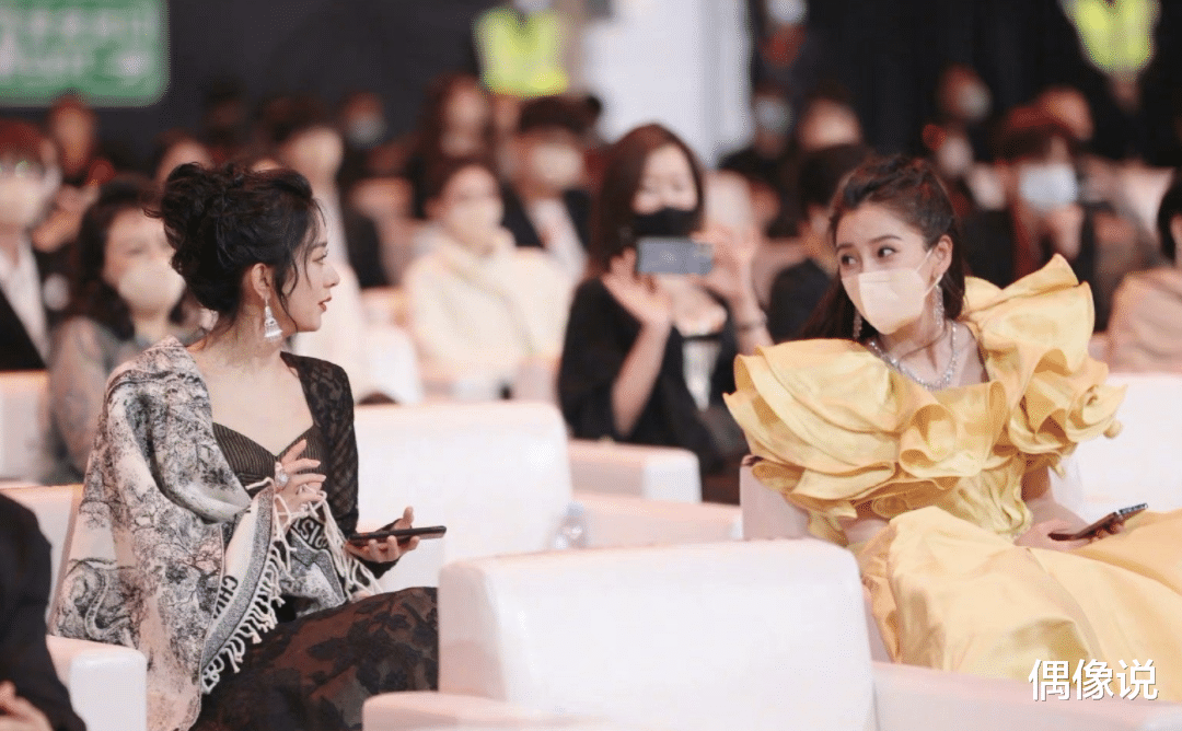 赵丽颖|微博之夜赵丽颖转身一刹那，吴亦凡的眼神好温柔！