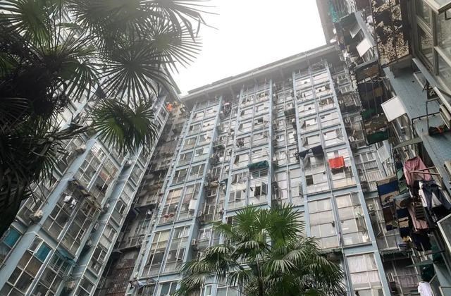 成都|成都“棺材房”，3梯100多户的房子你住过吗？