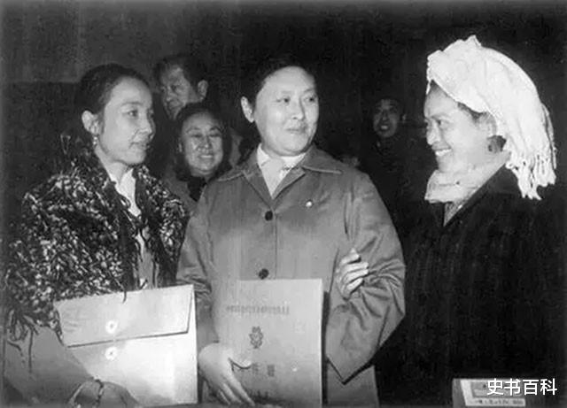 斛珠夫人|一代美神杨丽坤精神失常，28岁未婚，因药物关系一度胖到180斤