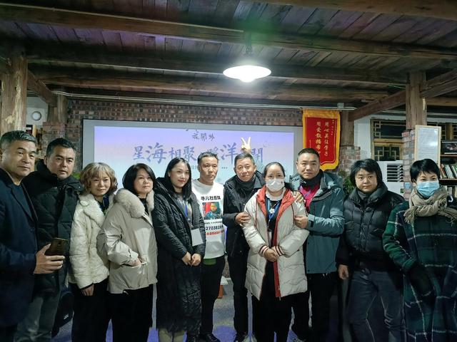 人贩子|有担当!孙海洋与众人齐聚花开岭,与杜少华合照被调侃像小媳妇