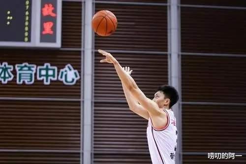 胡明轩|当年被新疆队拒绝之后，胡明轩是如何进入广东队并成为FMVP的？