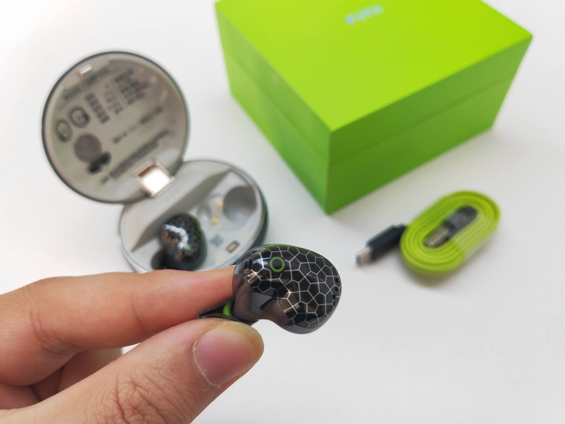 无线耳机|魔浪HiFiPods一圈两铁无线耳机：千元国货畅享音乐盛典！