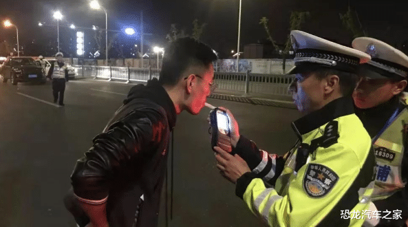 车主喝酒后叫来代驾开车，结果被民警拦下，最终反而是代驾被判了刑