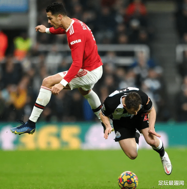 付豪|C羅慘遭英媒和網(wǎng)友群嘲！這個(gè)動(dòng)作紅牌，裁判照顧他