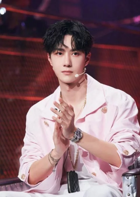 于笑|王一博幼儿园旧照流出,从小自带高冷范