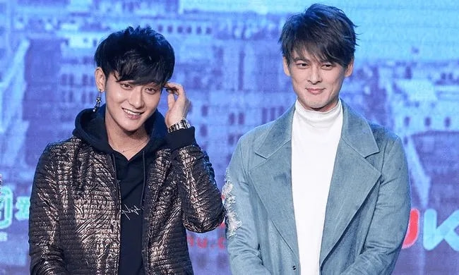 郭品超|郭品超中秋携女友秀恩爱，两人漫步海边，牵手相拥举高高甜度爆表