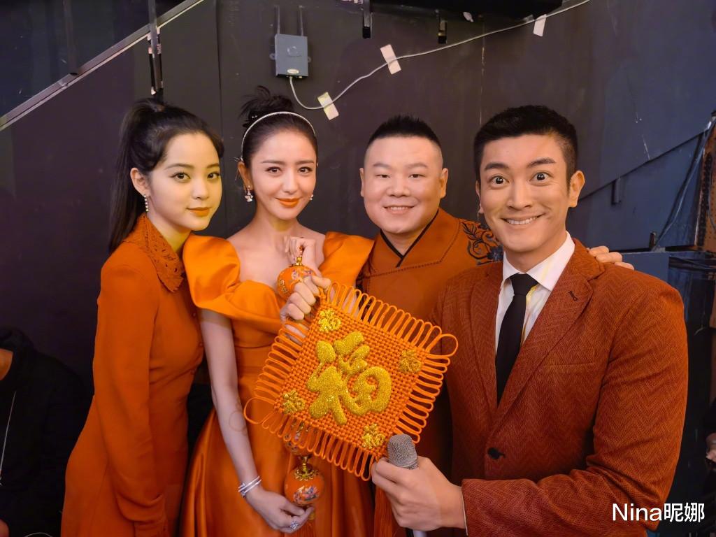 佟丽娅|陈思诚罕见携妻外出聚餐不同框，唐探3大卖心情好，佟丽娅穿衬衫扎丸子头好嫩