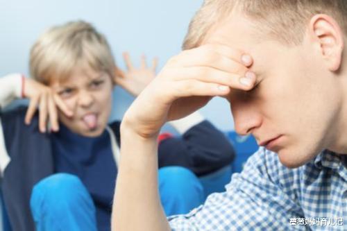 蔷薇妈妈育儿记|整整三年，儿子关紧房门拒绝沟通，父亲：就像陪伴一头老虎