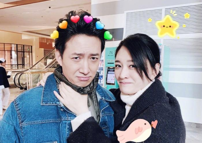 李小冉|李小冉发育猛烈，穿旗袍身材力压杨幂，凹凸感十足