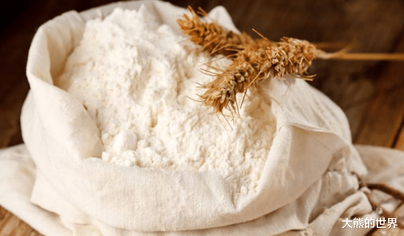 面粉|买面粉，全麦粉和普通粉哪种好？4大区别要清楚，买错难吃又费钱