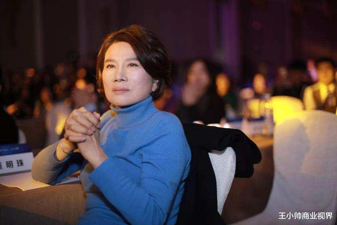 董明珠 手撕外资、对赌雷军，8000万都挖不走的董明珠如今谈起了退休？