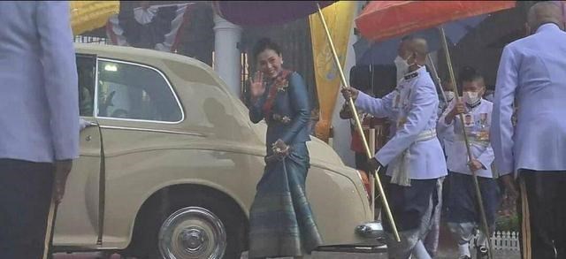 诗妮娜|36岁诗妮娜大势已去，王室海报点名她是“花瓶”，不如王后遭取笑