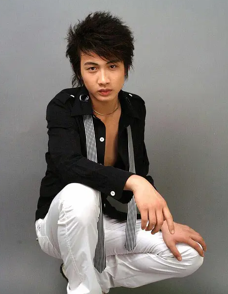 张彬彬|《司藤》火了之后,男主张彬彬素人生图被扒,网友:他是整容的?