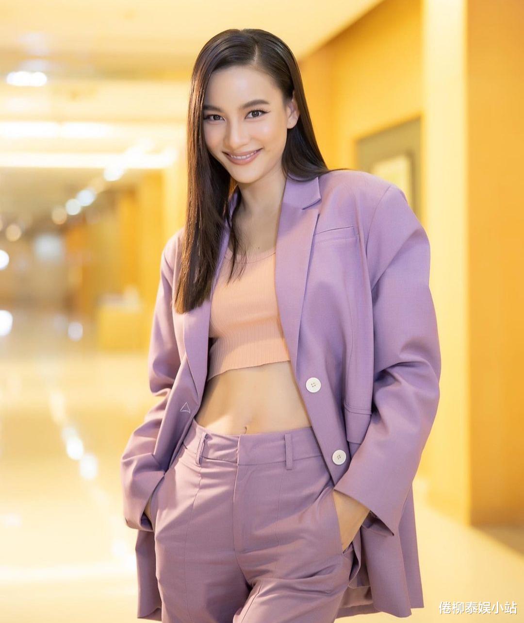 街拍|泰星Thanwa、Green合体受访：她是我最爱的人，什么时候结婚由女方决定