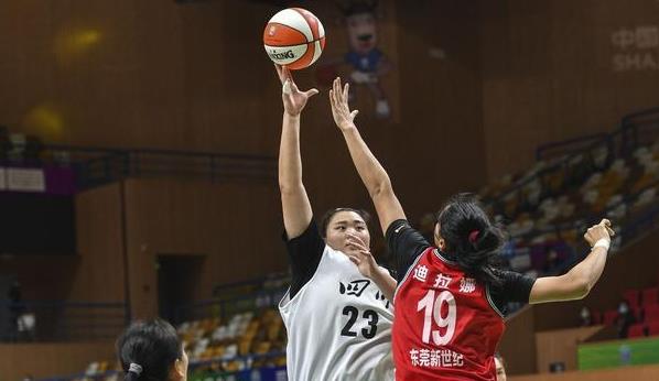 奶球妈咪聊|独砍21分13板！女篮小鲨鱼真挡不住 巴黎奥运会带上她吗？