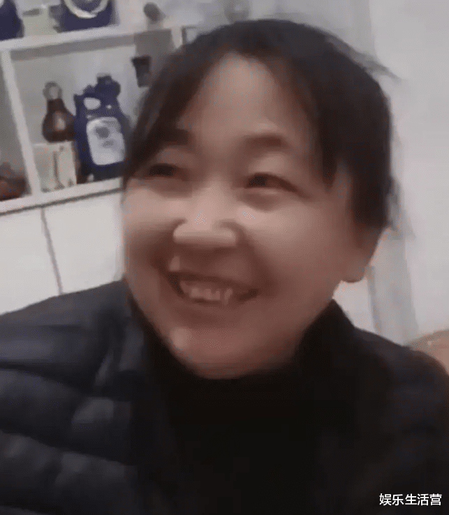 跨年|令人心疼！孙妈妈带孙卓吃跨年火锅，头发太长妈妈却不敢给他理发