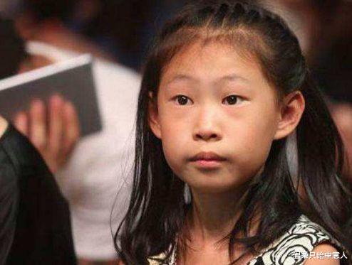 跨年晚会|小沈阳女儿浓妆上镜，曾被质疑最丑星二代，现完美逆袭