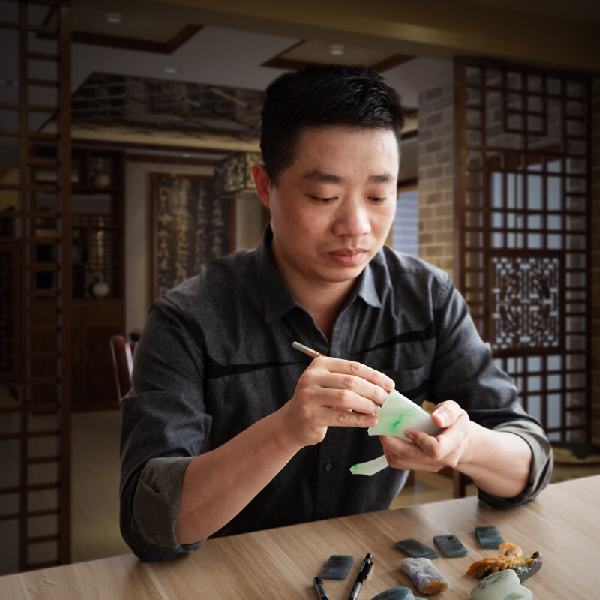 雕刻|杨克召直击本质的能力，用玉石作品去诉说灵魂