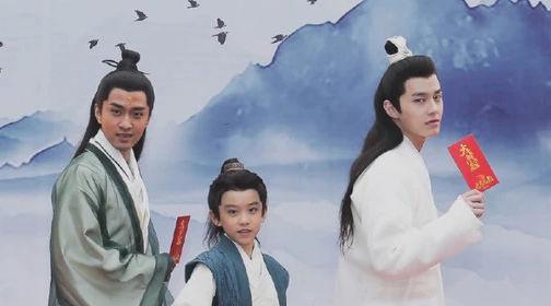 新包拯|《新包拯》主演形象被质疑，网友：不是谁脑袋贴个月牙，就是包拯