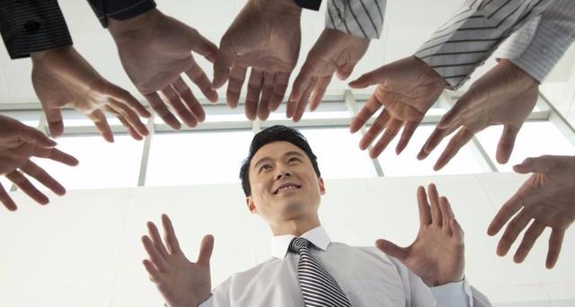 面试|面试官：你只有6根烟，但来了7位领导，你该怎么办？高情商这样答