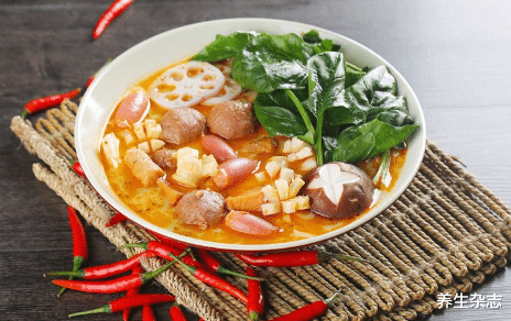 胃癌|25岁小伙每天两三次大便，确诊胃癌，3种异常是癌症“警告”，莫忽视