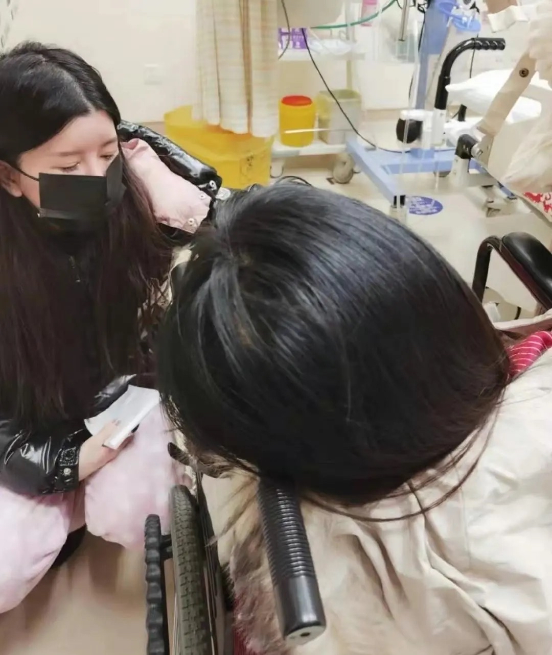 李靓蕾|作家陈岚公开质疑李靓蕾，律师朋友也帮腔：若有锤，就没谈判余地