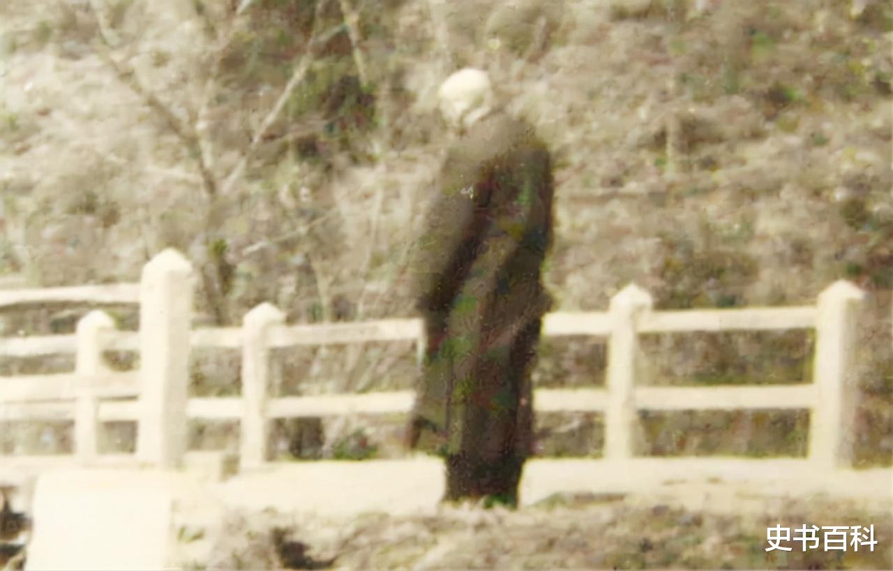 70年代女飞贼,拜老僧为师轻功了得,走上不归路,死时仅24岁