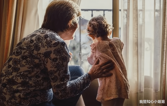 我是知心小姐姐 “妈，你搬回老屋，把房给我弟结婚！”说完，岳母把女婿赶出家门