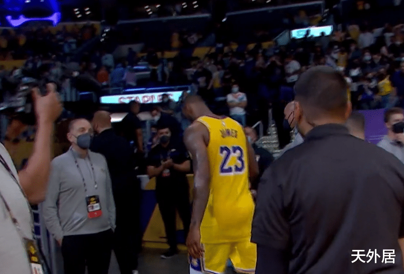 勒布朗·詹姆斯|失望透頂！詹姆斯頭也不回離場，拒絕致意，西部次輪首組對決出爐