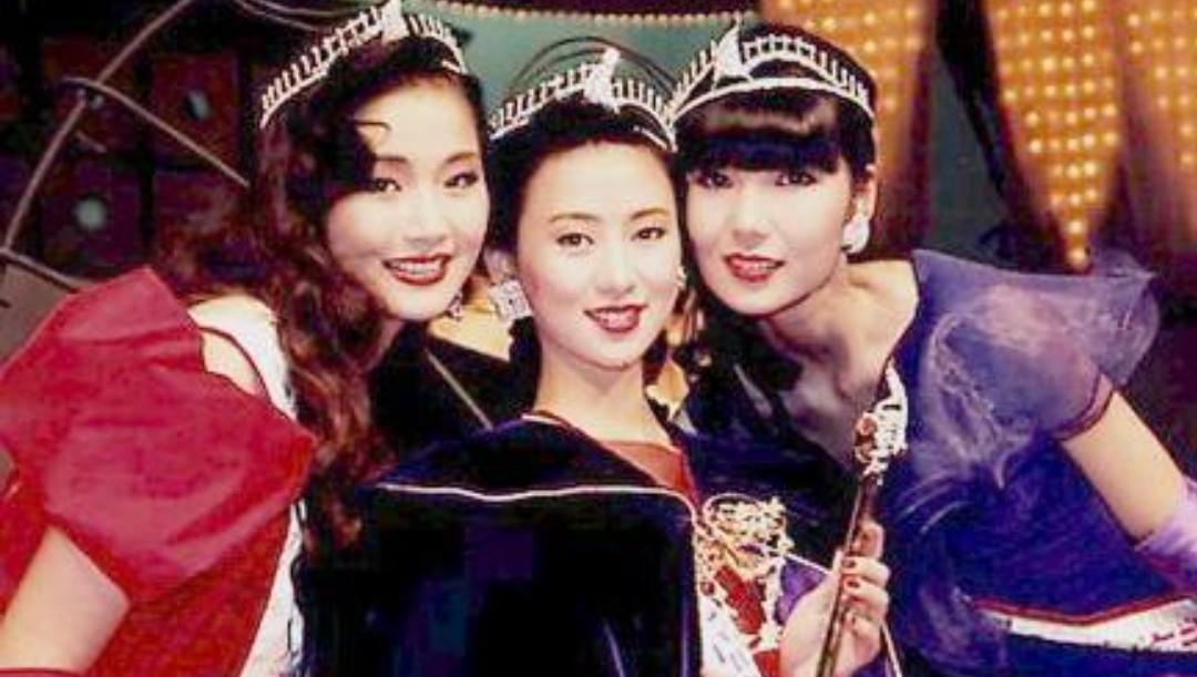 奇奇|翁虹罕见接商演捞金，52岁身材走样显发福，面容却仍精致似少女