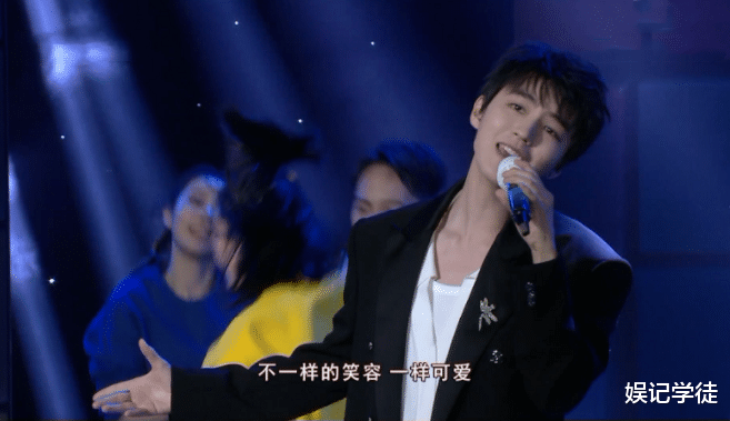 金鸡奖|同样是颁奖典礼，金鸡奖流量尽出，华鼎奖却在靠“老戏骨”撑场面