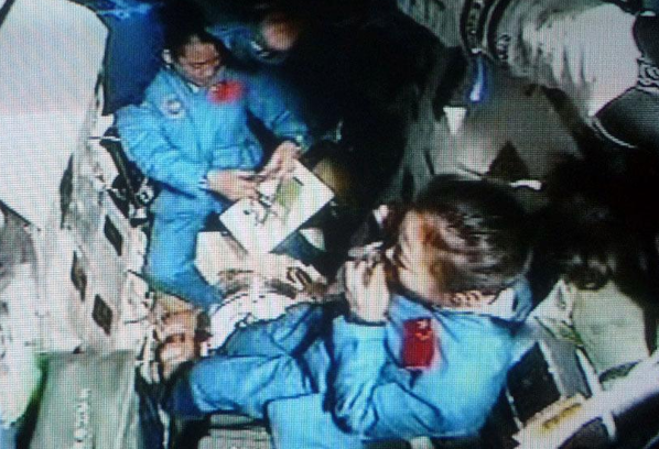 宇航员|宇航员在太空都吃些什么？见识下四菜一汤，看着都流口水