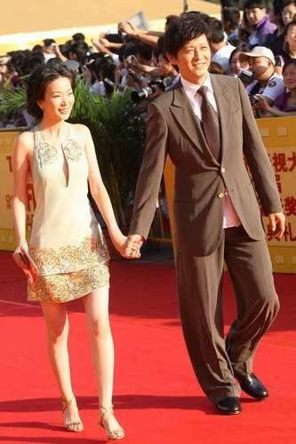 程前|如今的程前57岁了，也算是老来得子，一家三口看上去十分的幸福