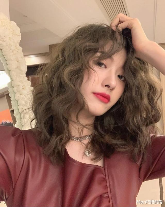 齐肩|黑长直、波浪卷已经过时了,今年流行的是“齐肩卷”,减龄又洋气
