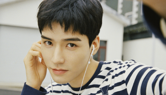 龚俊|龚俊称闹钟设早一小时，被知名导演吐槽：是文盲呢，还是半文盲呢