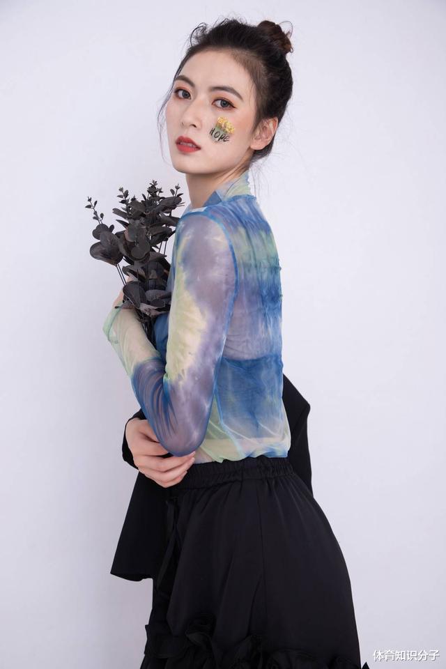 郎平|女排杀出美女接应!高颜值好身材攻击火力强,郎平终于等来救兵