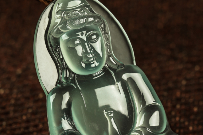 翡翠|挑选翡翠观音有讲究，眉眼不能有瑕疵，你知道其中的说法吗？