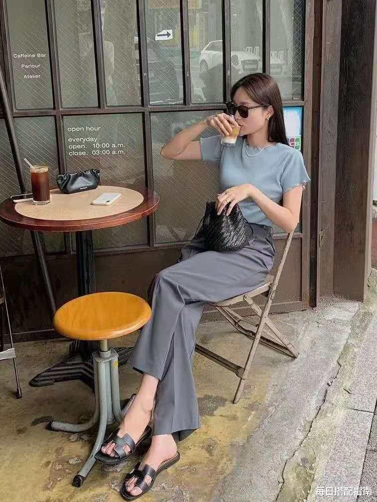 每日搭配指南|“T恤+高腰裤”=今夏最时髦CP，显高显瘦显气质，照着穿就对了