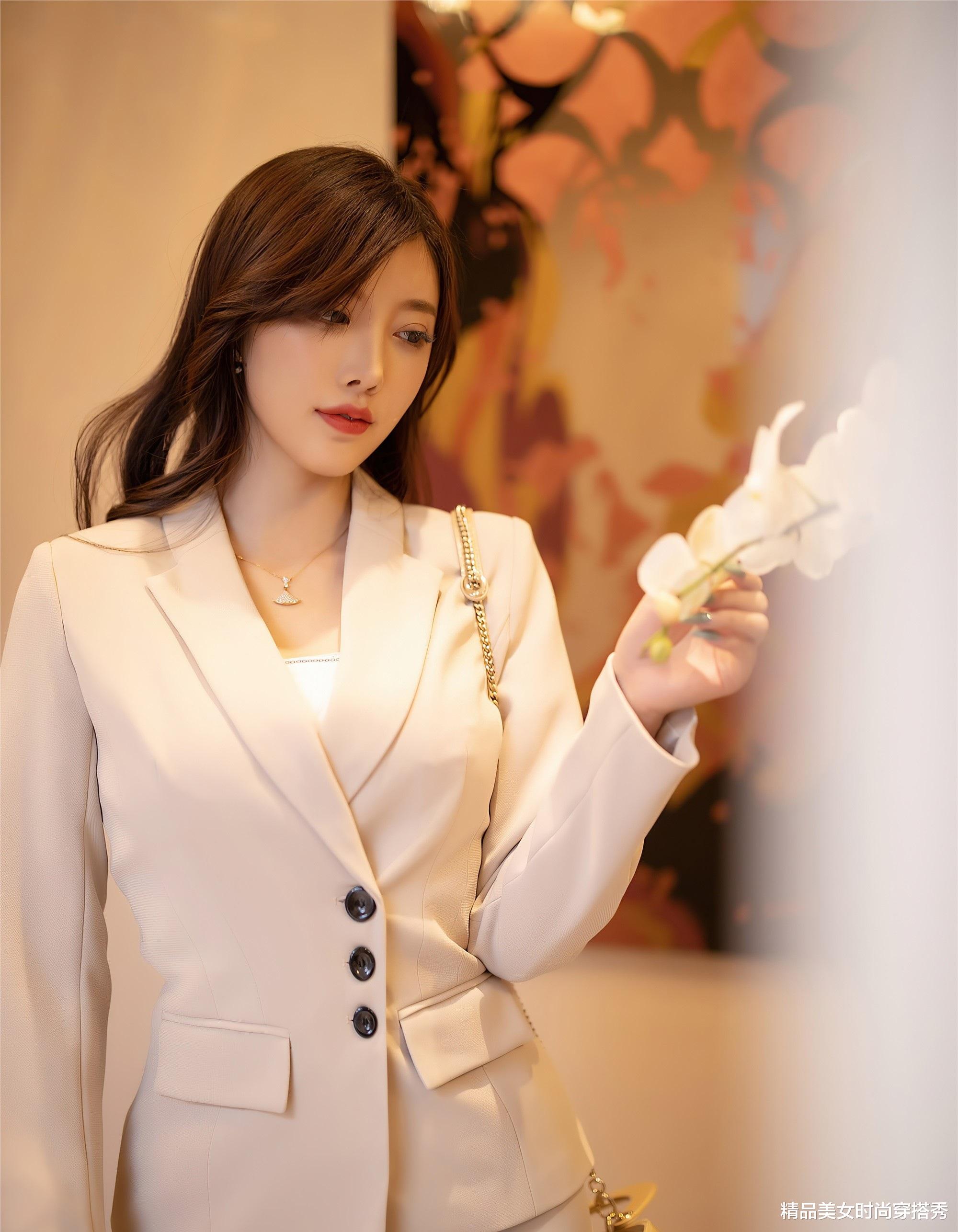 女人味|适合职场女性的西装套装，优雅又充满女人味，上班逛街都非常合适