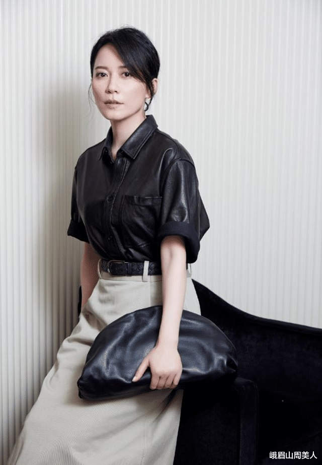 发型|女人过了50岁尽量别留长发、烫卷发!推荐这3款发型,太减龄